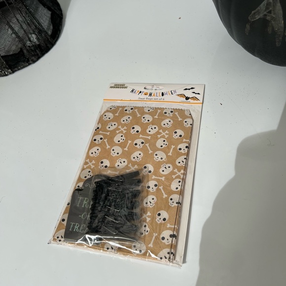 Party Partners Tumbstone Halloween Trick or Treat Bags Set of 6 - Picture 8 of 8